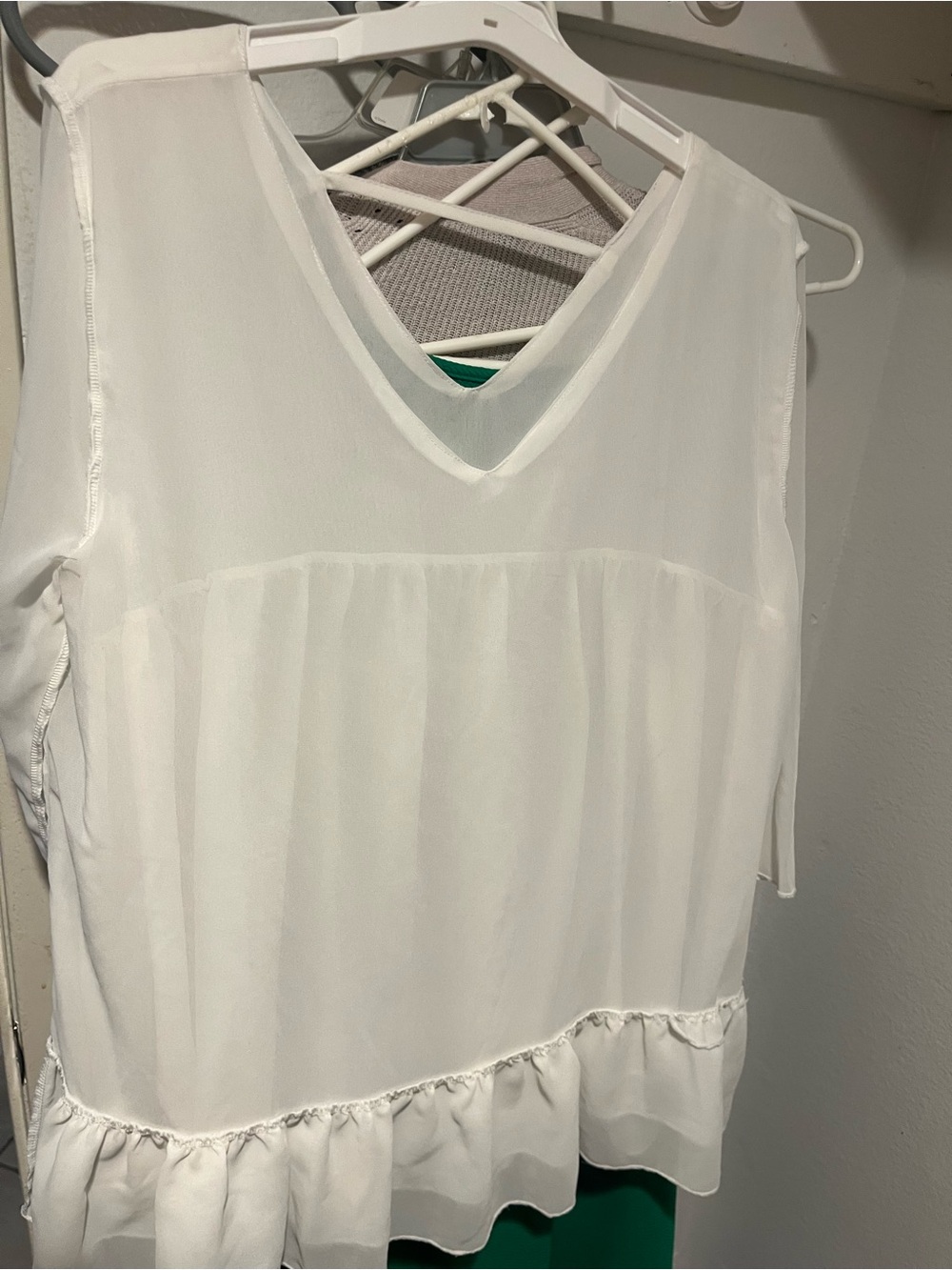 Women's White V-Neck Ruffle Hem Blouse